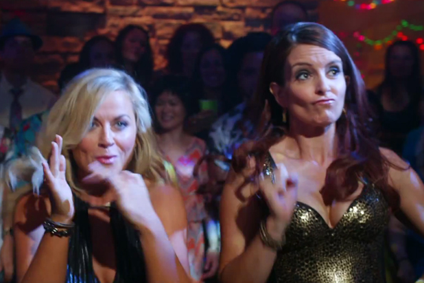 Sisters Review Amy Poehler And Tina Fey Deserve Better The Movie Mensch 